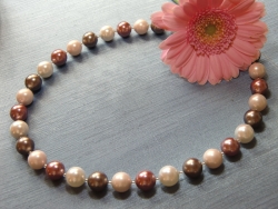 Material: Muschelkern mit Glas-Zwischenperlen